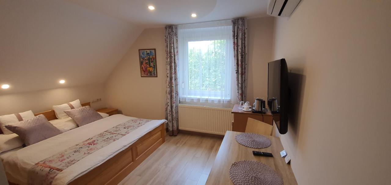 Tuenderlak Vendeghaz Apartment Balatonfured Bagian luar foto