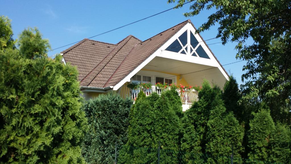 Tuenderlak Vendeghaz Apartment Balatonfured Bagian luar foto