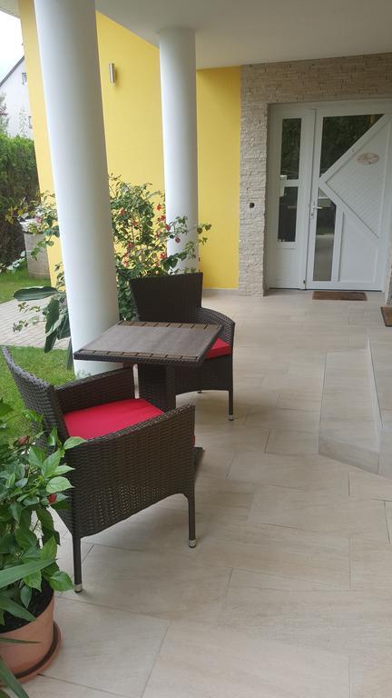 Tuenderlak Vendeghaz Apartment Balatonfured Bagian luar foto