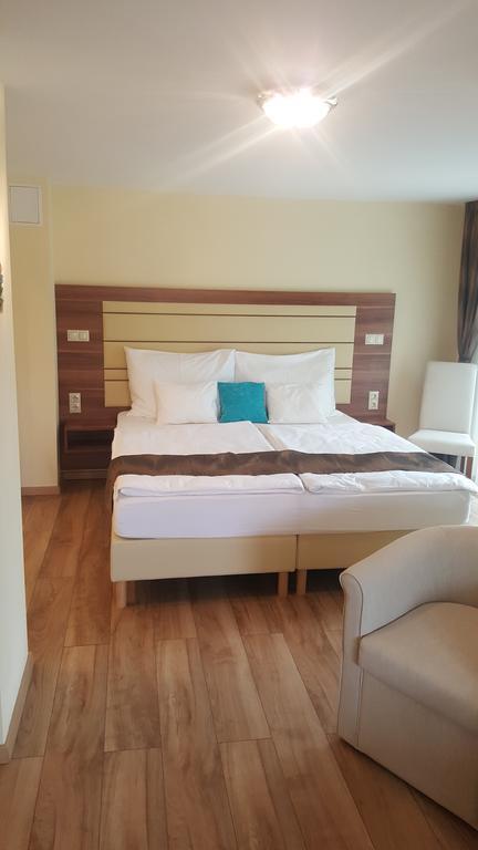 Tuenderlak Vendeghaz Apartment Balatonfured Bagian luar foto