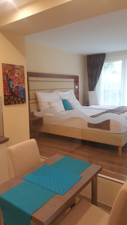 Tuenderlak Vendeghaz Apartment Balatonfured Bagian luar foto