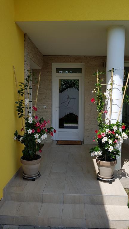 Tuenderlak Vendeghaz Apartment Balatonfured Bagian luar foto