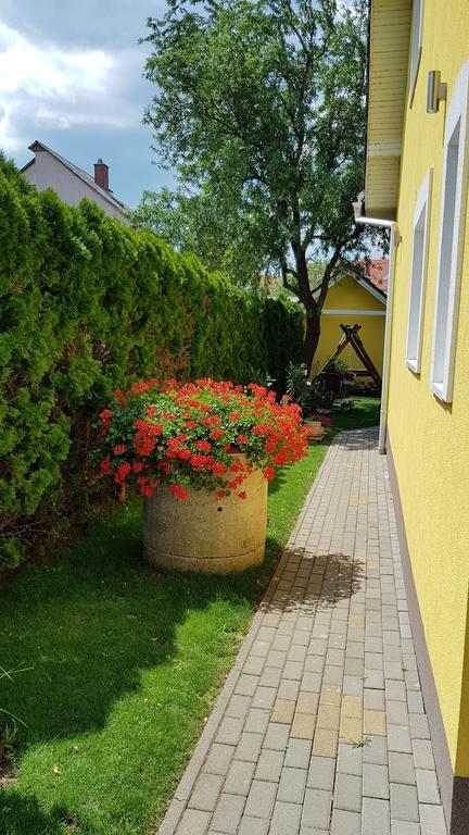 Tuenderlak Vendeghaz Apartment Balatonfured Bagian luar foto