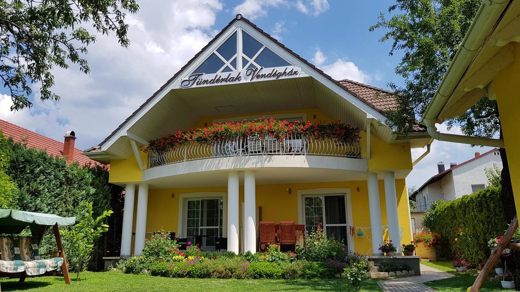 Tuenderlak Vendeghaz Apartment Balatonfured Bagian luar foto