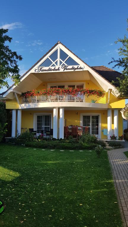 Tuenderlak Vendeghaz Apartment Balatonfured Bagian luar foto