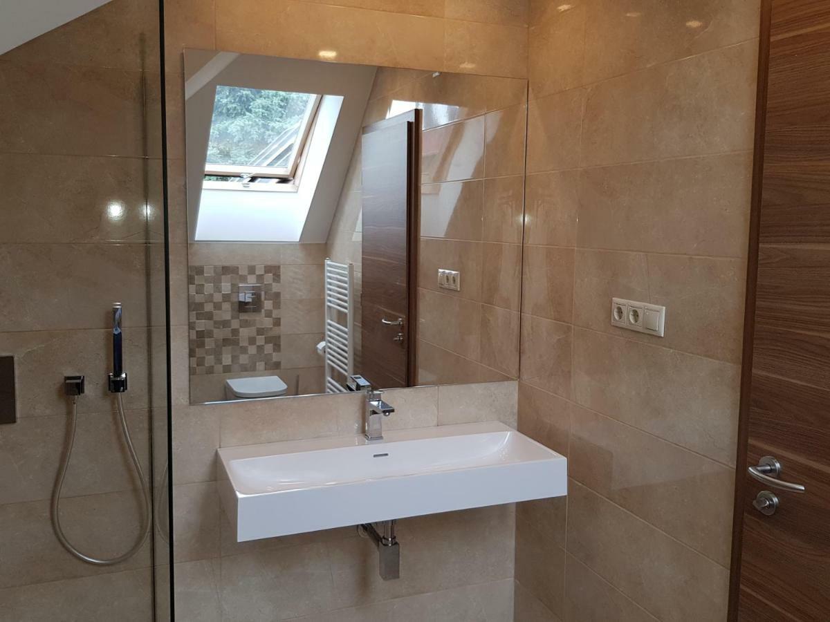 Tuenderlak Vendeghaz Apartment Balatonfured Bagian luar foto