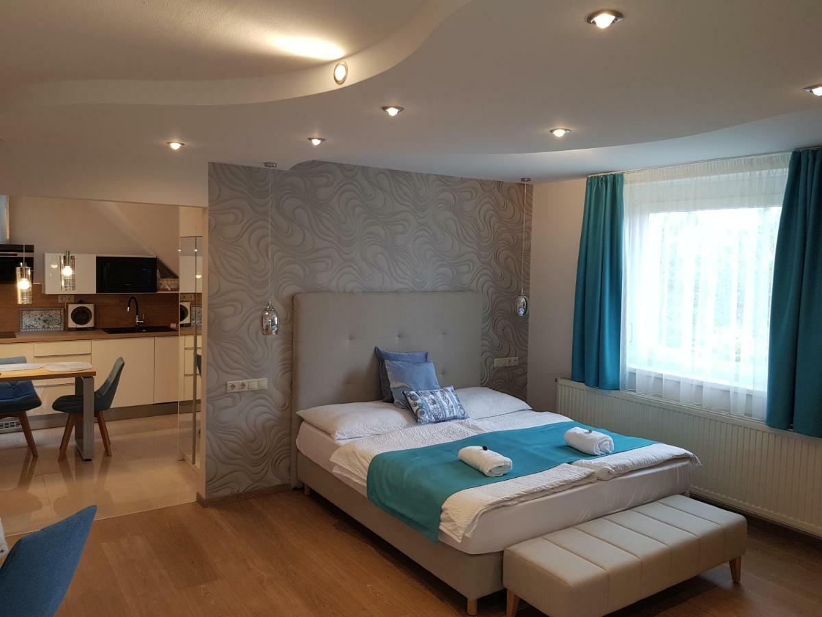 Tuenderlak Vendeghaz Apartment Balatonfured Bagian luar foto