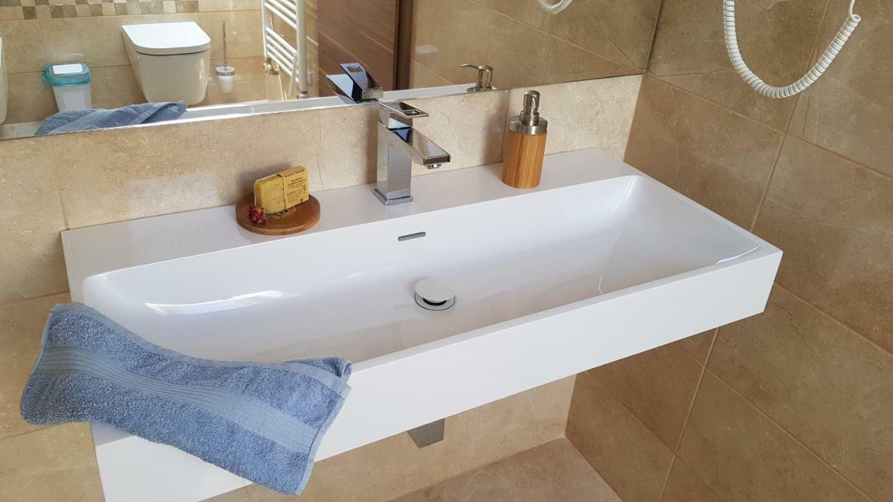 Tuenderlak Vendeghaz Apartment Balatonfured Bagian luar foto