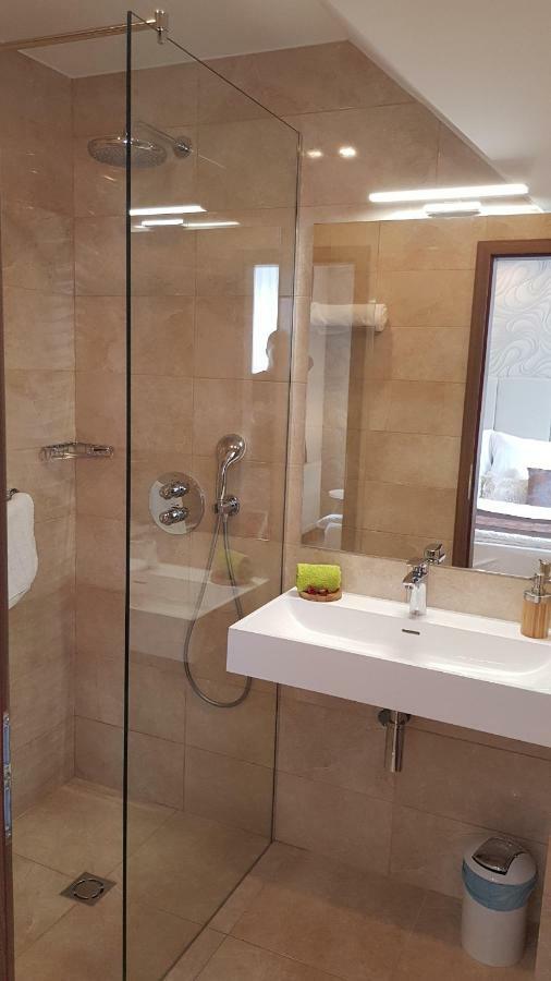 Tuenderlak Vendeghaz Apartment Balatonfured Bagian luar foto