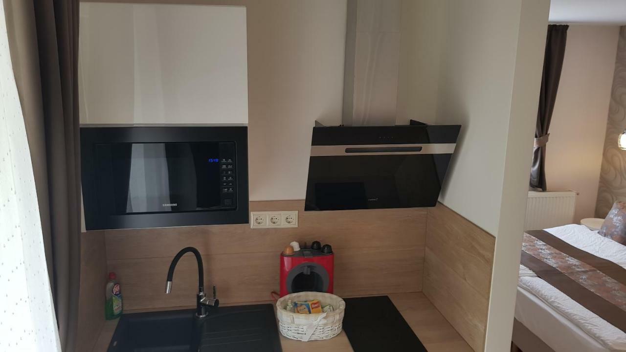 Tuenderlak Vendeghaz Apartment Balatonfured Bagian luar foto