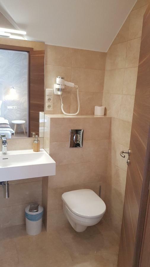 Tuenderlak Vendeghaz Apartment Balatonfured Bagian luar foto