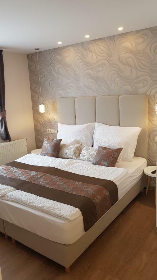 Tuenderlak Vendeghaz Apartment Balatonfured Bagian luar foto