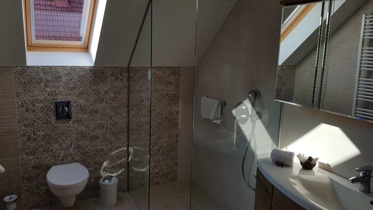 Tuenderlak Vendeghaz Apartment Balatonfured Bagian luar foto