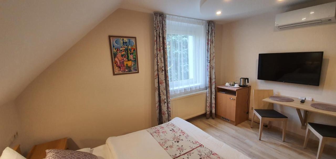 Tuenderlak Vendeghaz Apartment Balatonfured Bagian luar foto