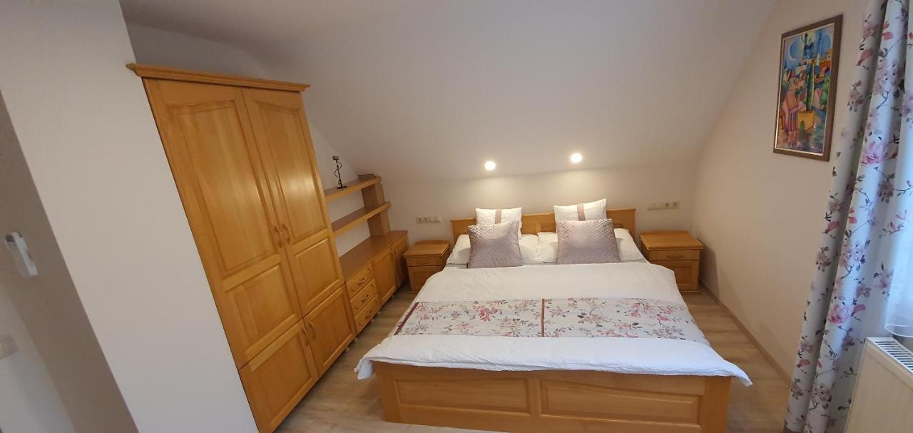 Tuenderlak Vendeghaz Apartment Balatonfured Bagian luar foto